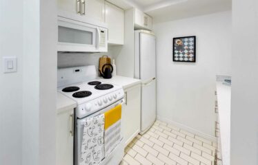 Newly Renovated 1 Bdrm + Den Unit Located In The Desirable St. Lawrence Market