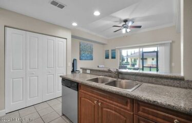Bright 3 Bedroom In Gated Community In Southside Jacksonville