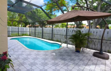 Comfortable and Spacious 2 story Home in Miami