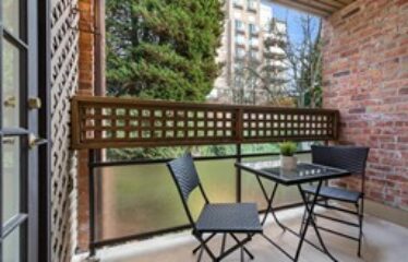 Beautifully Renovated 2 Bedroom In Amazing Location